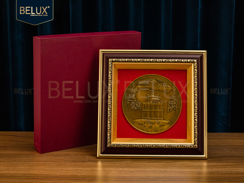 Tranh mặt đĩa Tháp Rùa bằng đồng 26x26cm